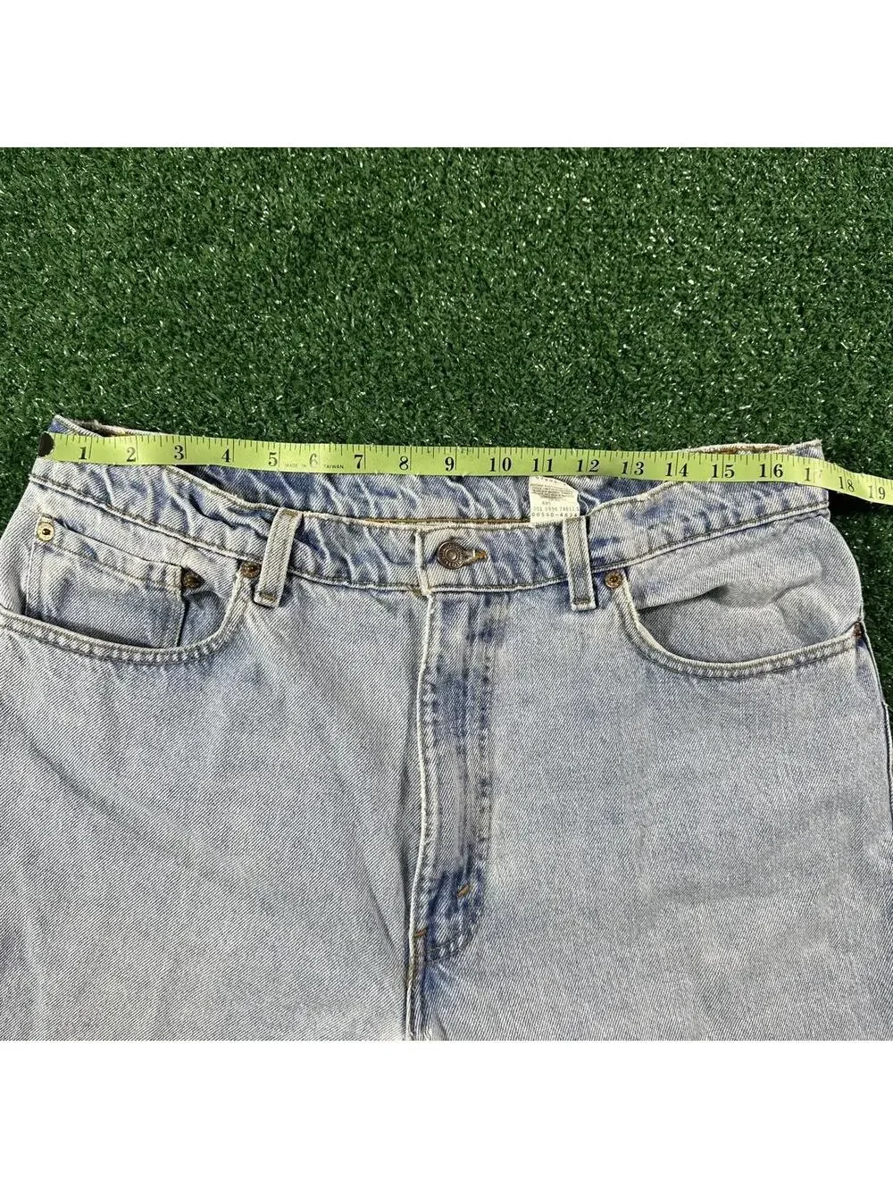Retro paper tag Levi's 550 tapered leg relaxed fit blue denim jeans pants 38x34